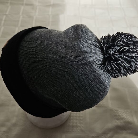 Oakley Women's Gray and Black Pom-Pom Beanie Hat One Size - Picture 13 of 16